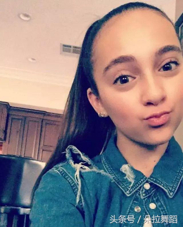 想代言耐克紧身裤，要够酷、还要会跳舞！不信你看她