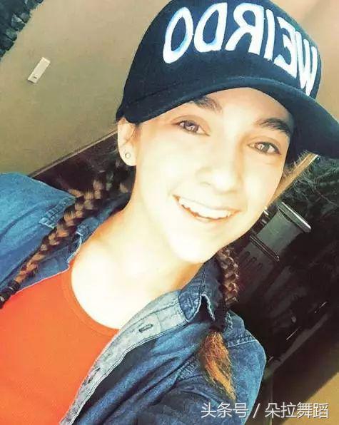 想代言耐克紧身裤，要够酷、还要会跳舞！不信你看她