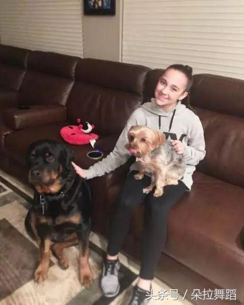 想代言耐克紧身裤，要够酷、还要会跳舞！不信你看她