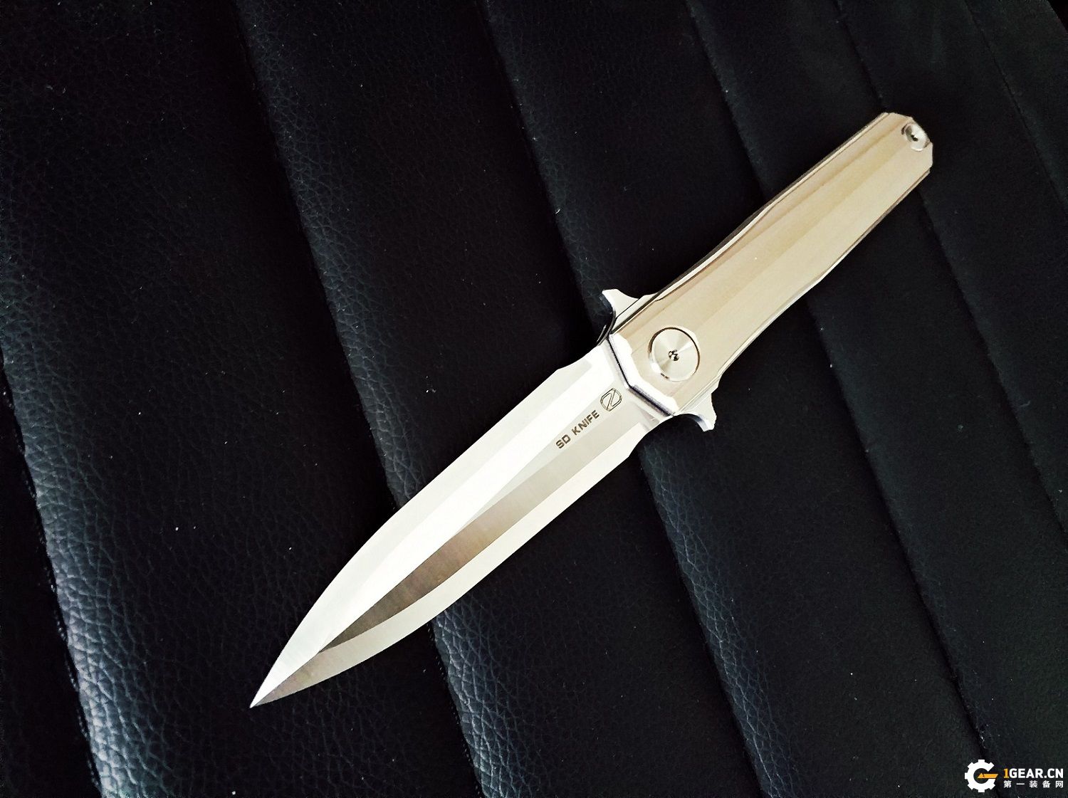 有没有一款双刃刀具，既是*刀折**，又能兼具捅刺和切削的优点呢？