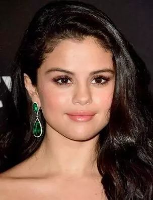 没有礼服的年会,没礼服怎么办