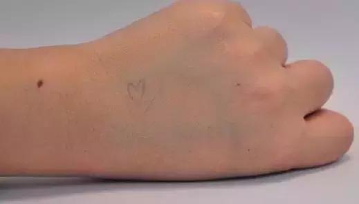 玫琳凯粉底液浅肤色适合什么肤质,圣罗兰粉底液b20适合什么肤色肤质