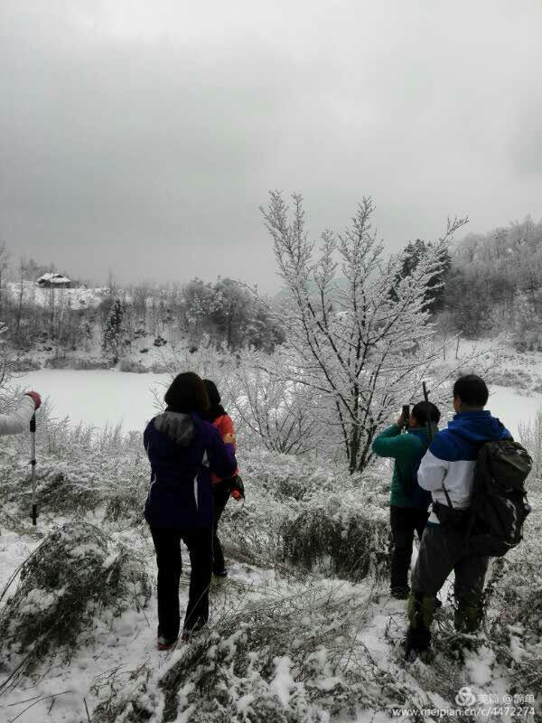 天池长白山雪岭,雨天天池山