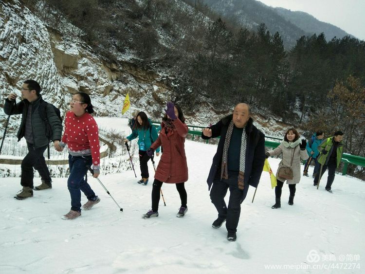 天池长白山雪岭,雨天天池山