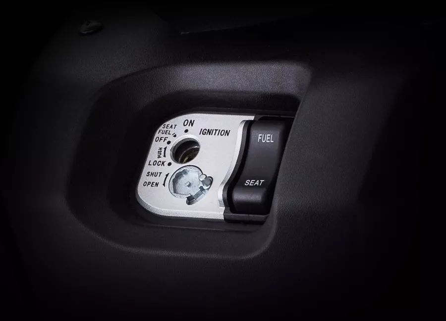 时尚踏板摩托车,踏板摩托车黑色时尚