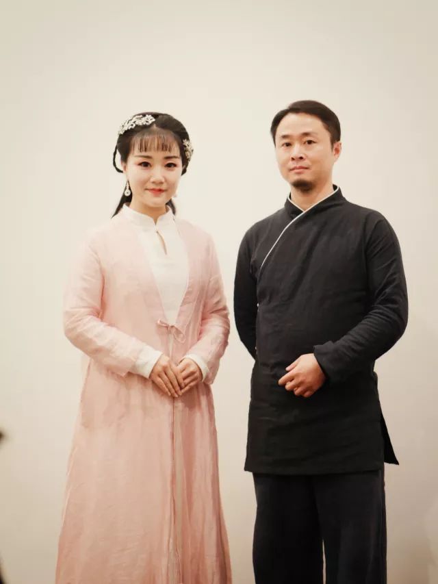 雪中抚琴琴写意，氿边听风风传心