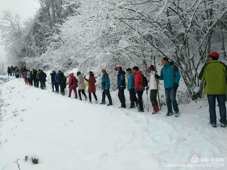天池长白山雪岭,雨天天池山