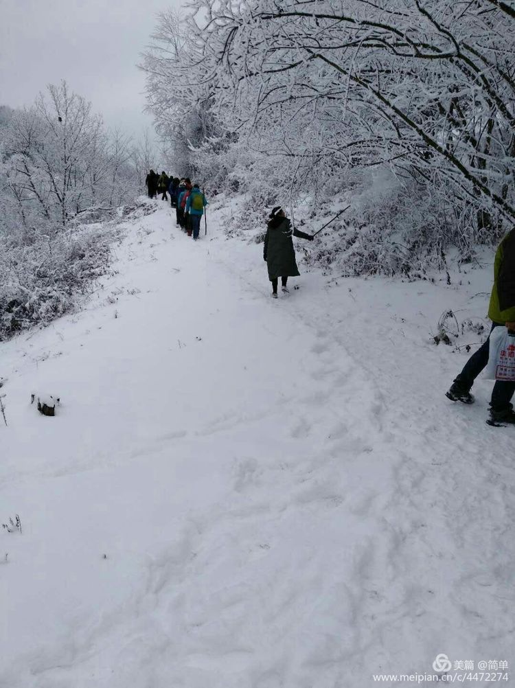 天池长白山雪岭,雨天天池山