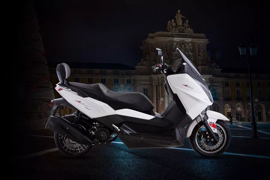 时尚踏板摩托车,踏板摩托车黑色时尚