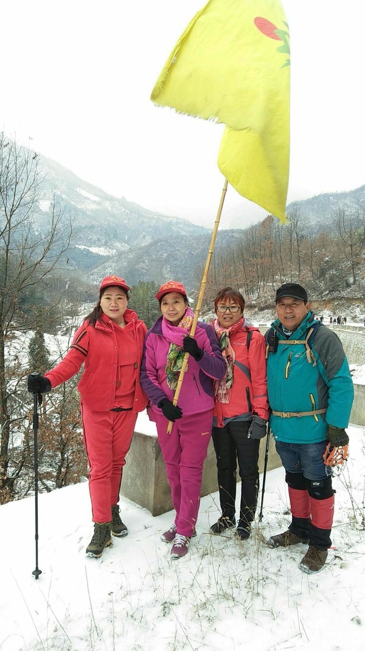 天池长白山雪岭,雨天天池山