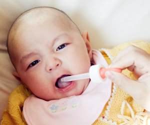 八个月宝宝感冒流鼻涕吃药还是流,小宝宝感冒到底给不给吃药