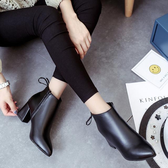 现在流行什么样的马丁靴好看,今年最流行中筒马丁靴