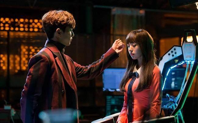 《不是机器人》，编剧脑洞太大，前男友才是“神助攻”！