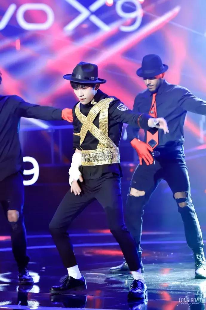 魔法城堡tfboys易烊千玺solo,易烊千玺个人舞台solo舞蹈