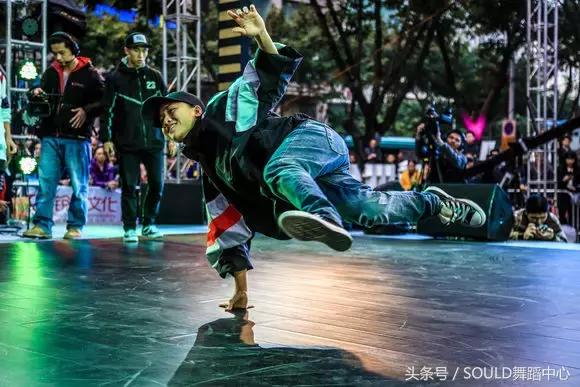 不减震易搭配怎么跳街舞？街舞必备5款鞋！