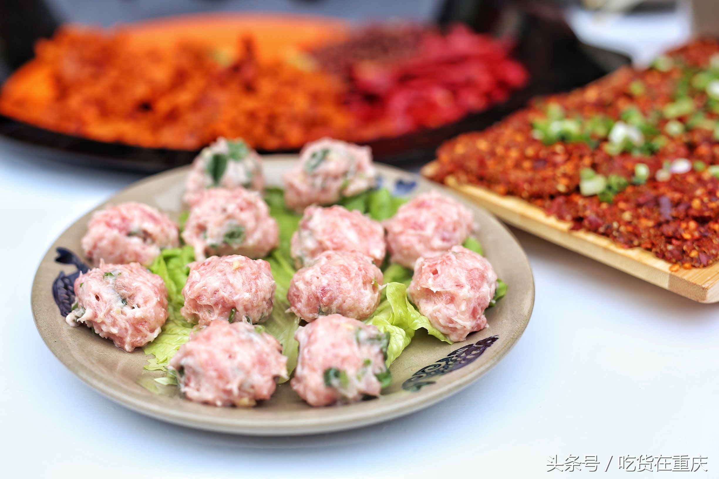 红得彻底，辣得翻天，“哈儿军长”的火锅逗是不一样