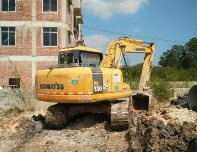 小松130-7挖掘机憋车是什么原因,小松挖掘机pc130全新的多少钱