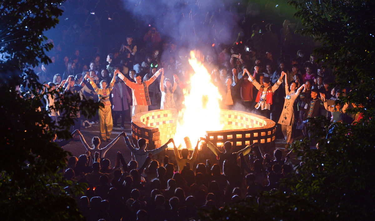 除夕夜为什么要守岁？有关春节“熬年守岁”的传说！