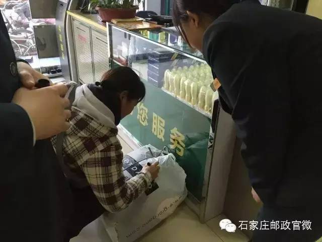 关爱留守儿童衣服,1200余套爱心冬衣让孩子温暖过冬