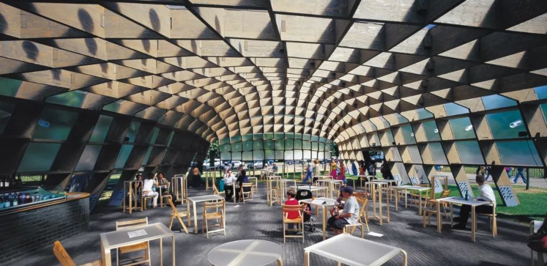 厉害了北京！伦敦蛇形画廊首次亮相海外，建筑大师们的跨时空竞赛