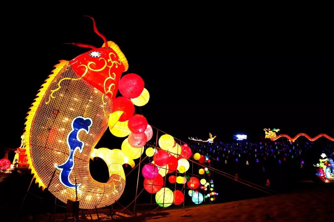 驻马店的打铁花表演时间,赏花灯表演
