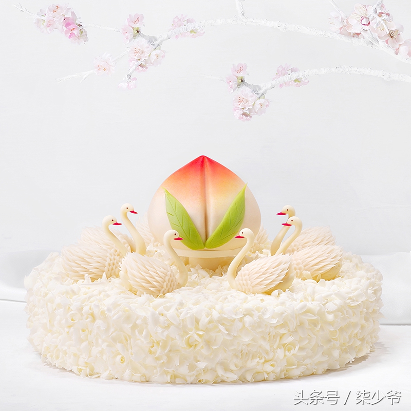 黑天鹅蛋糕还是白天鹅蛋糕好看,好利来黑天鹅艺术蛋糕