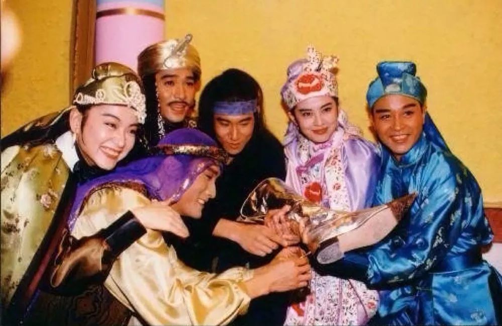 成龙贺岁电影排行榜前十名,中国第一部贺岁片成龙