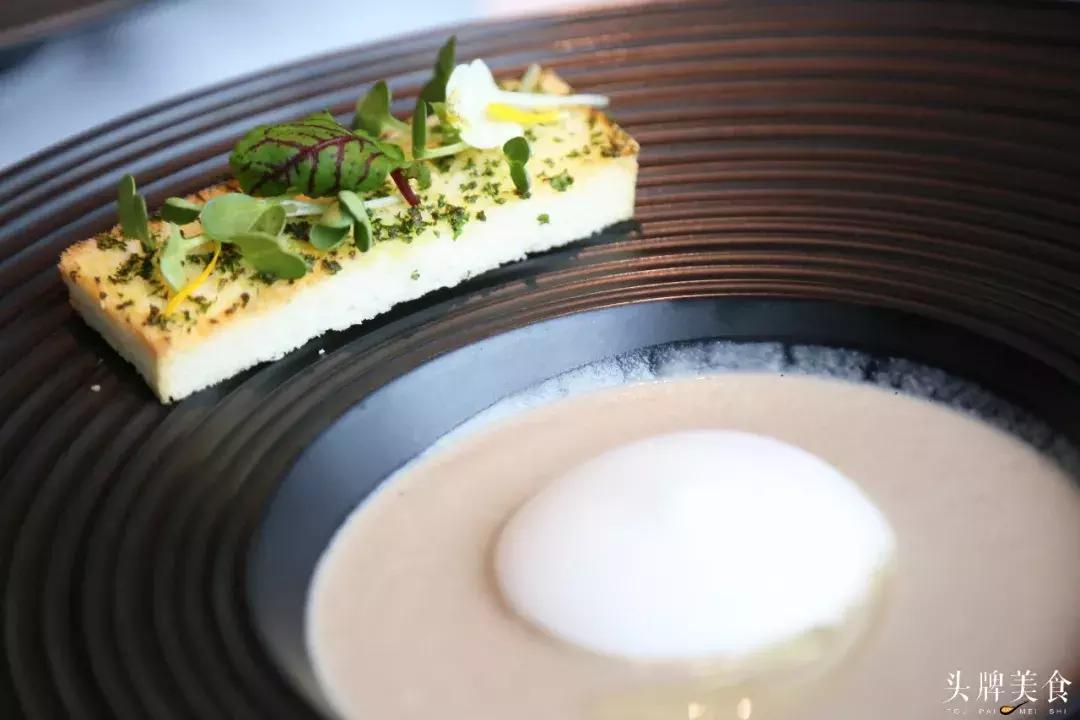 在艺术馆里吃饭是一种怎样的体验,在美术馆里面吃料理