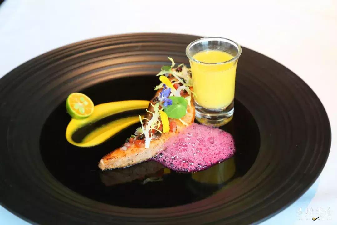 在艺术馆里吃饭是一种怎样的体验,在美术馆里面吃料理