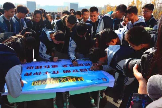 青岛文明学校合格名单,青岛六中学校