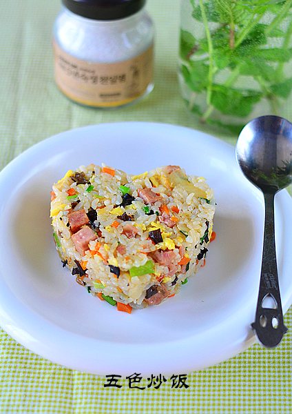 给炒饭点颜色看看——五色炒饭