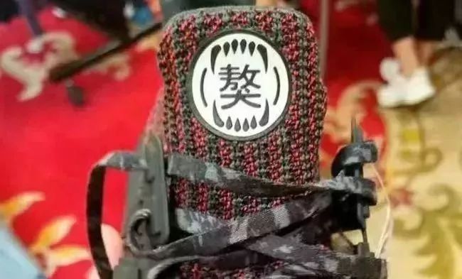 看完这些大牌的狗年定制，我都不想属狗了