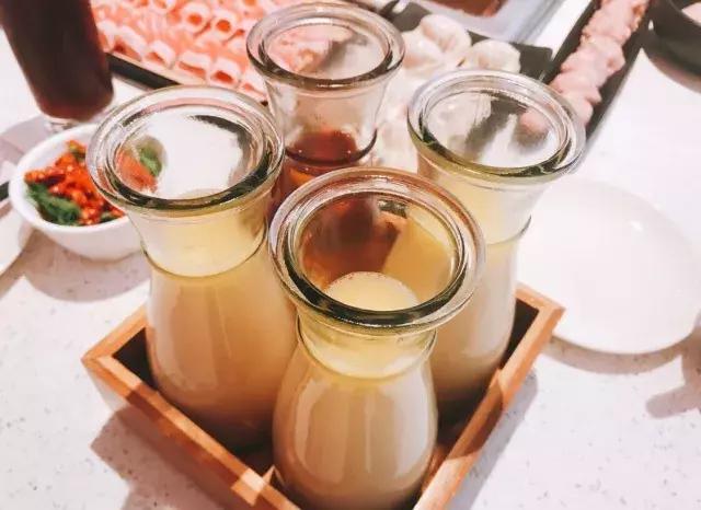 城中炫富新时尚，吃一顿粉粉的桃花玉面美人锅