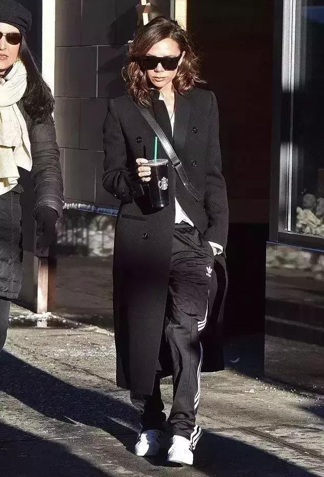 superstar璇炵敓,鍑洪亾澶氬勾渚濈劧寰堝勾杞荤殑鐖辫眴