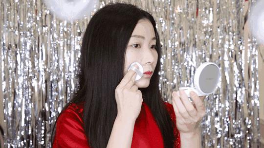 跟着宋慧乔、李圣经一起打造“新年妆”，你看怎么样？