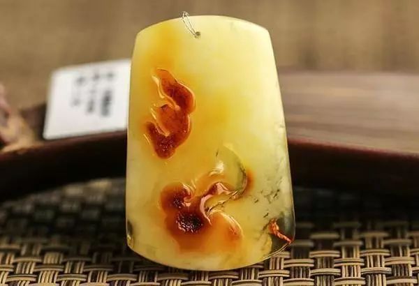 琥珀蜜蜡鉴别真假方法大揭秘,在家怎么鉴别琥珀蜜蜡真假的方法