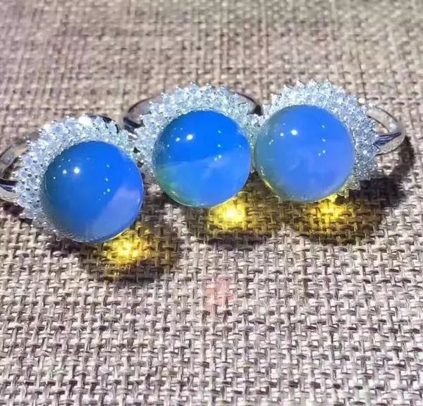 琥珀蜜蜡鉴别真假方法大揭秘,在家怎么鉴别琥珀蜜蜡真假的方法