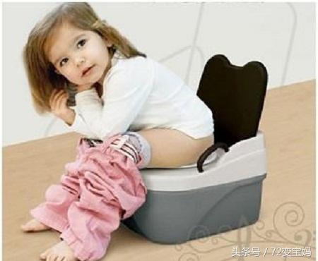 女宝宝的屁屁为什么总有一股尿骚味？宝妈说，这养女孩要精细些！