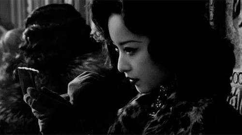 代言一个接一个，她的资源也太好了吧