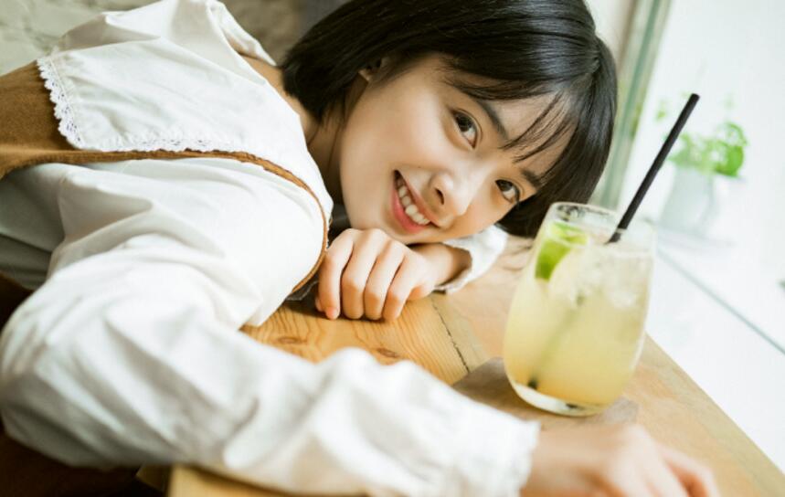 周冬雨为什么会人气爆棚,周冬雨是怎么在圈里站稳脚跟的