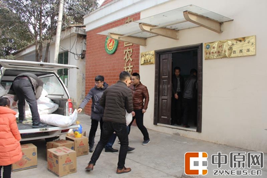 爱心志愿团走访慰问贫困家庭,爱心团队走访慰问困难群众