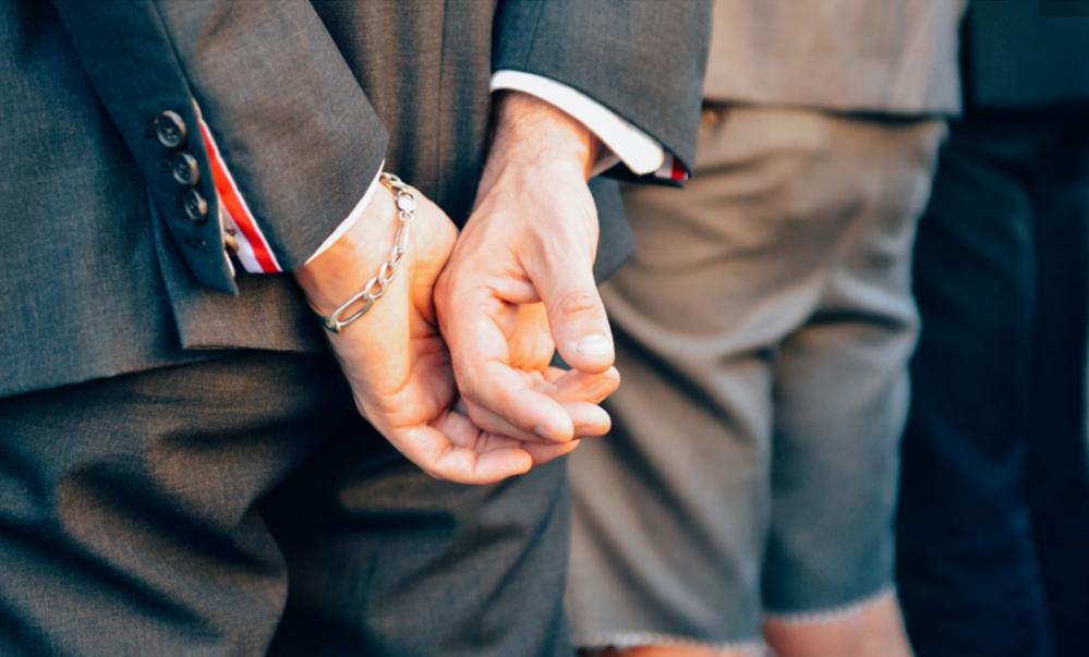 穿花衬衫的男明星李易峰,李易峰黑衬衫黑领带