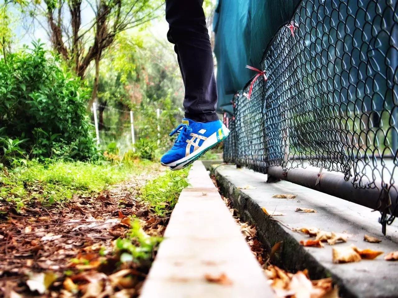 买过厂鞋，做过编辑，见证本土潮流变迁的他如今只留下这两色球鞋