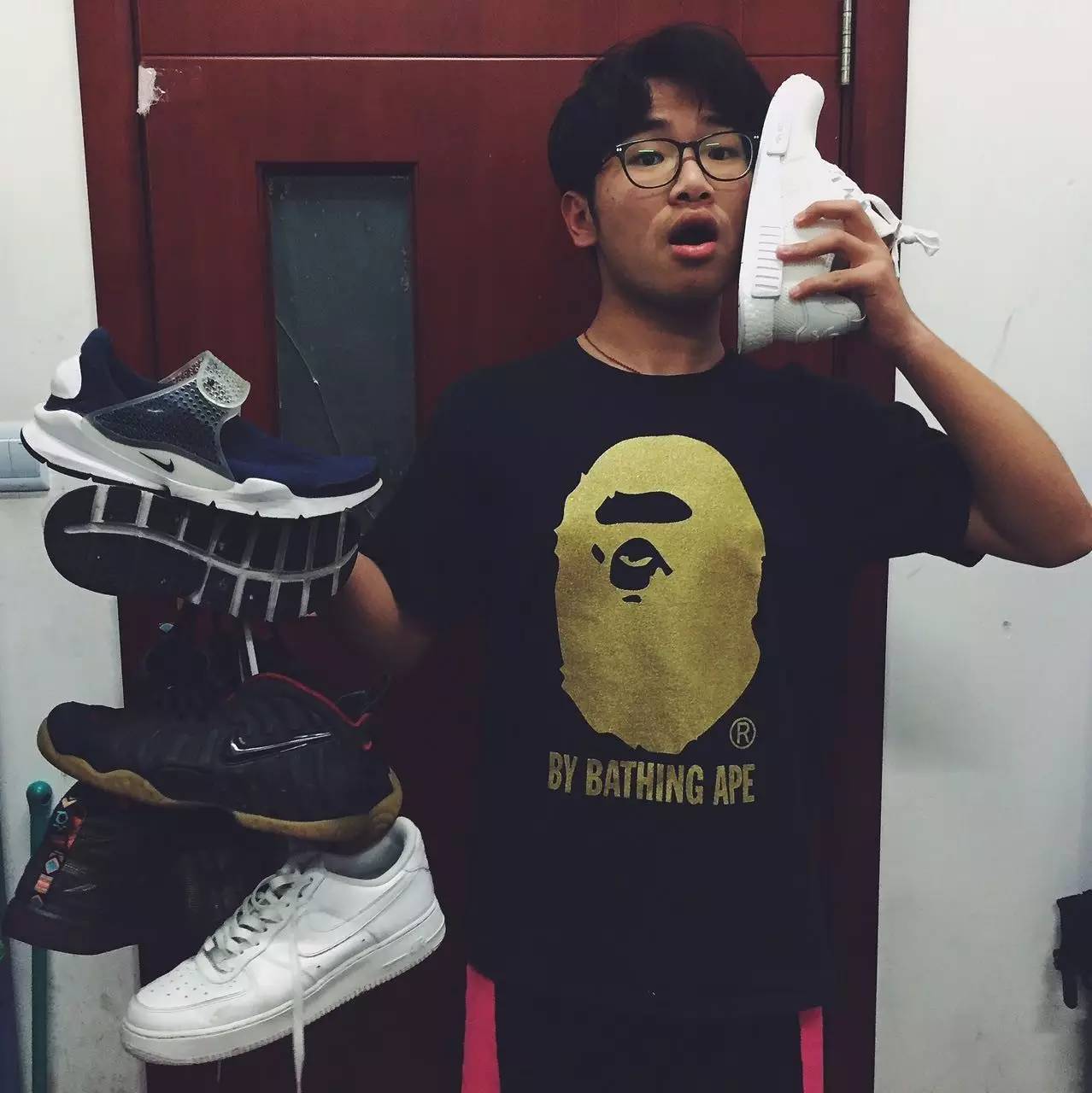 买过厂鞋，做过编辑，见证本土潮流变迁的他如今只留下这两色球鞋