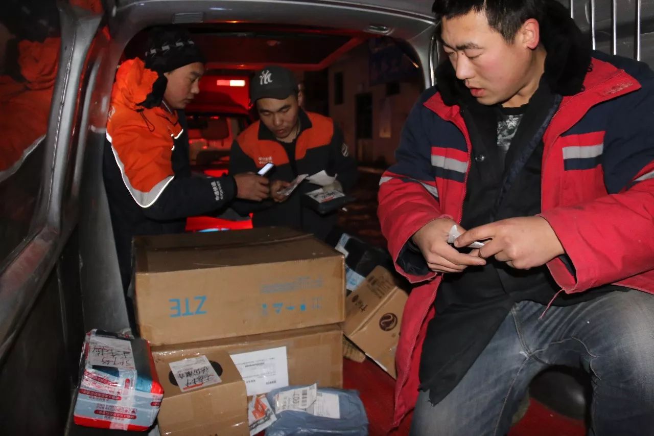 申通快递员新手一般多少钱一月,快递员月入8000的技巧