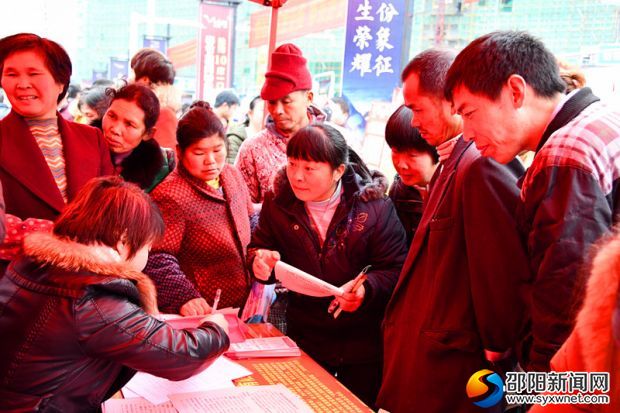 劳务协作助14万贫困劳动力就业,加大农村富余劳动力就业扶贫