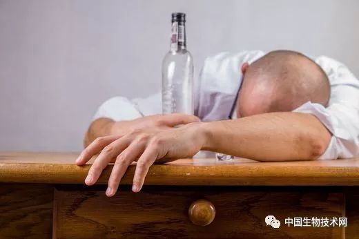 嗓子发炎外敷酒精行吗,酒精可以缓解耳朵发炎吗