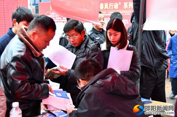 劳务协作助14万贫困劳动力就业,加大农村富余劳动力就业扶贫