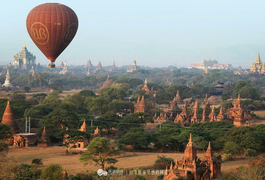 万千佛塔卧夕烟，十里浮屠一望间