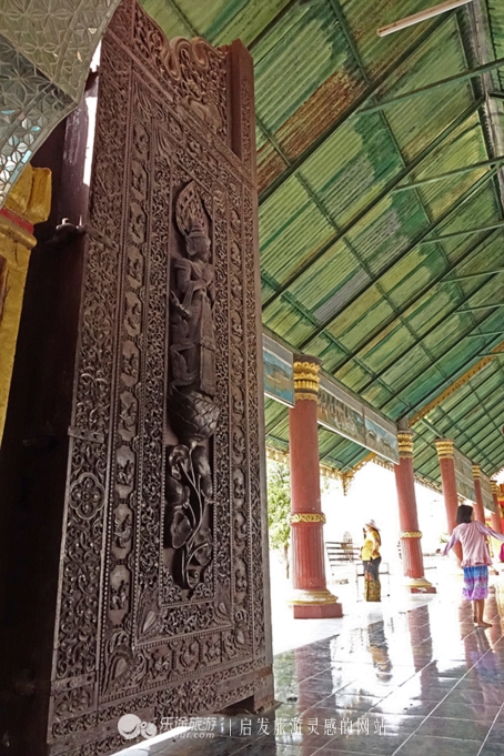 万千佛塔卧夕烟，十里浮屠一望间